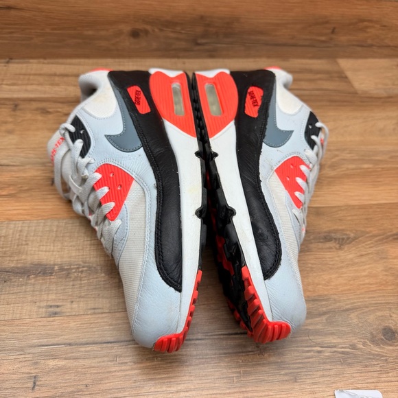Nike Air Max 90 Gore-Tex Infrared Men\'s Size 10  White and Red Sneakers Black main image 9